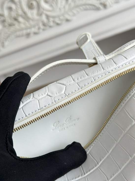 Picture of Loro Piana Handbags _SKUfw203287132fw